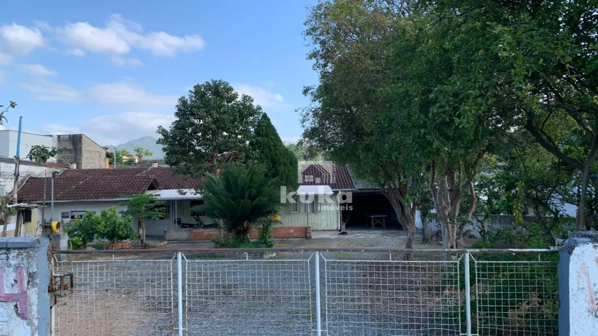 TERRENO COM CASA