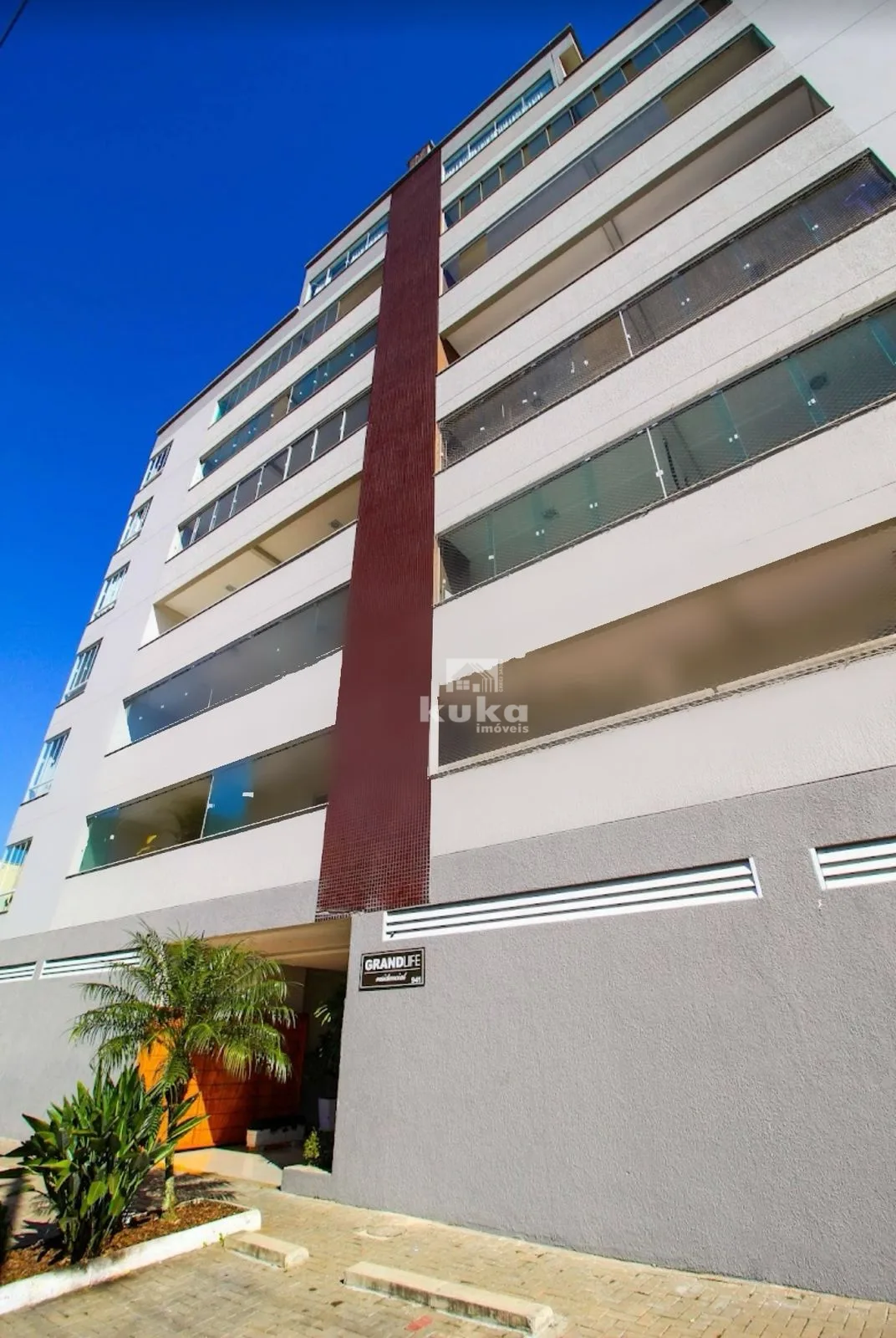 APARTAMENTO MOBILIADO À VENDA