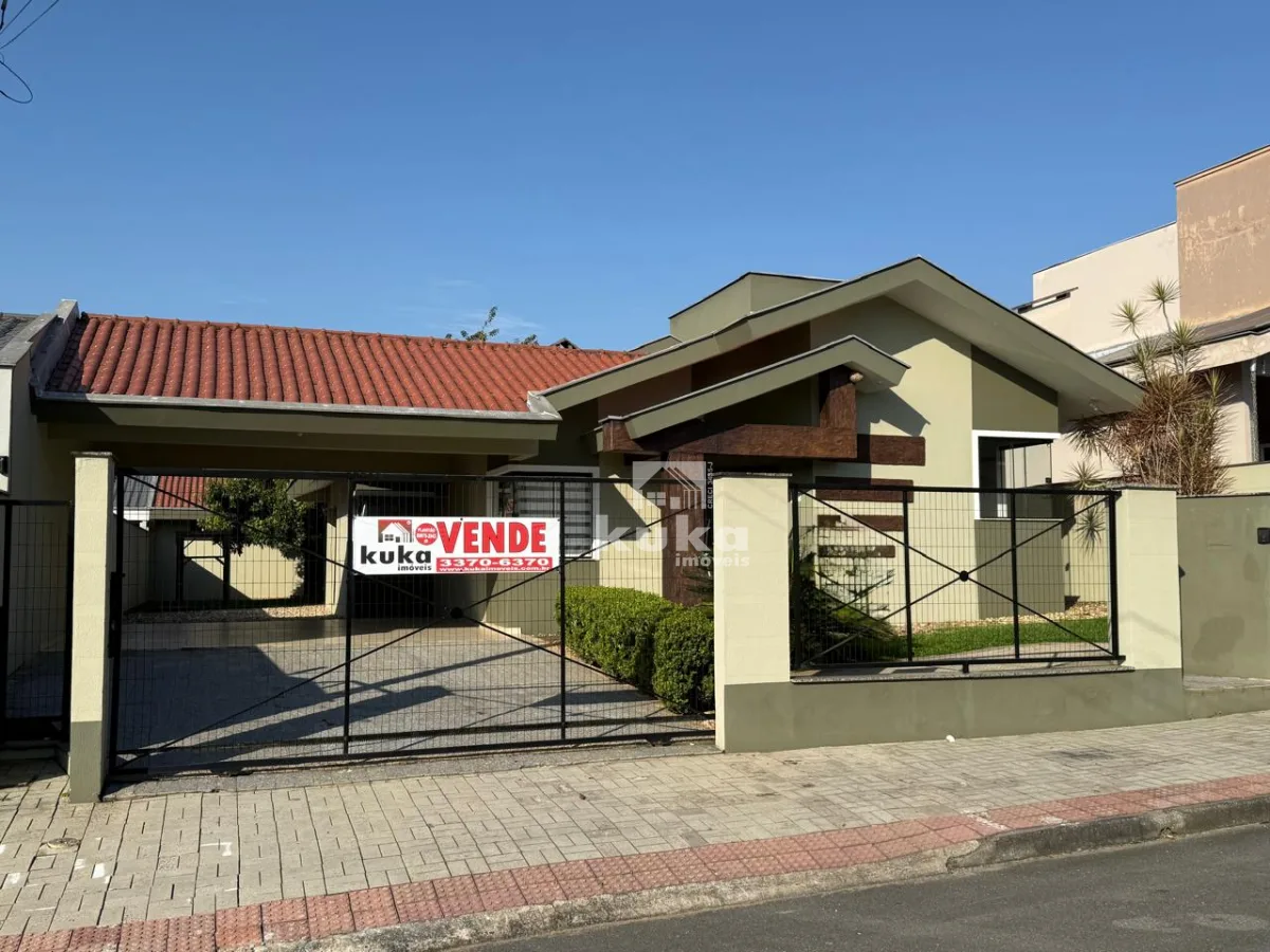 CASA RESIDENCIAL SEMIMOBILIADA À VENDA