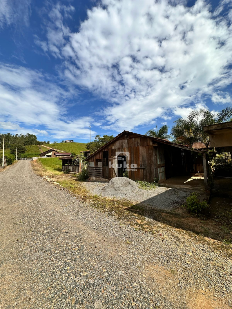 TERRENO À VENDA
