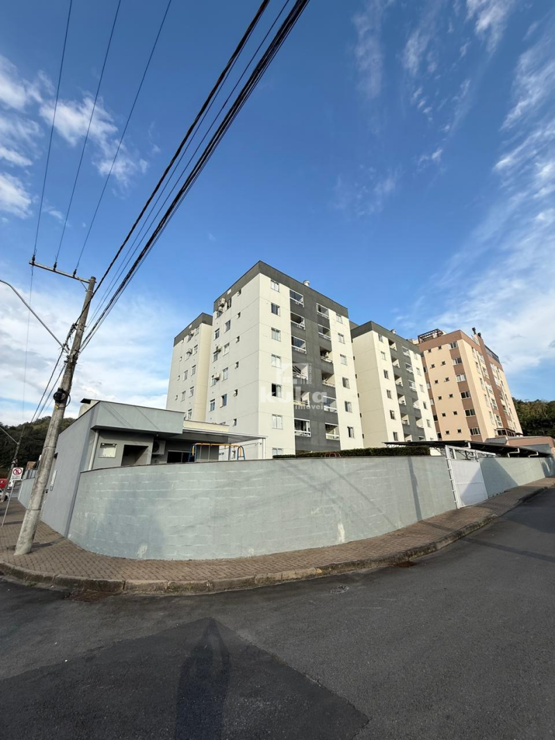 APARTAMENTO SEMIMOBILIADO P/ LOCAÇÃO
