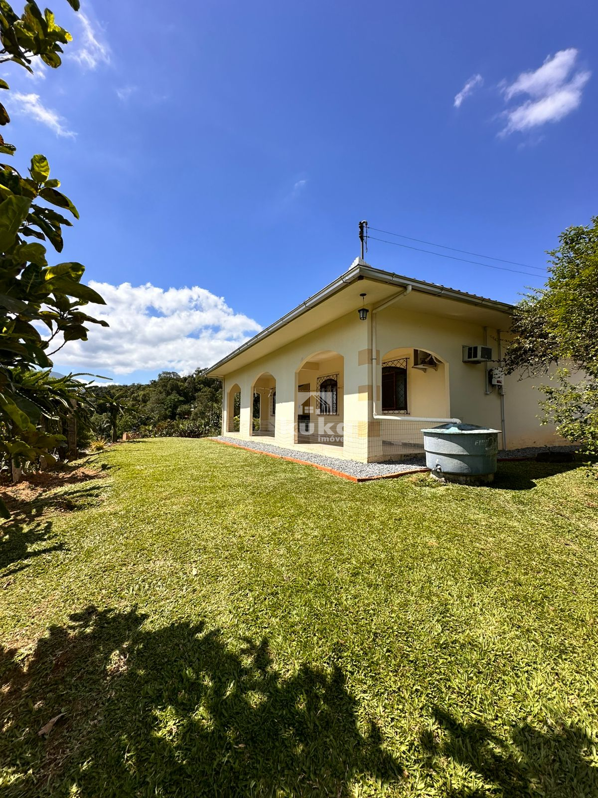 CASA C/ TERRENO AMPLO À VENDA — foto 3