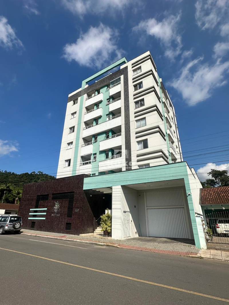 APARTAMENTO MOBILIADO À VENDA