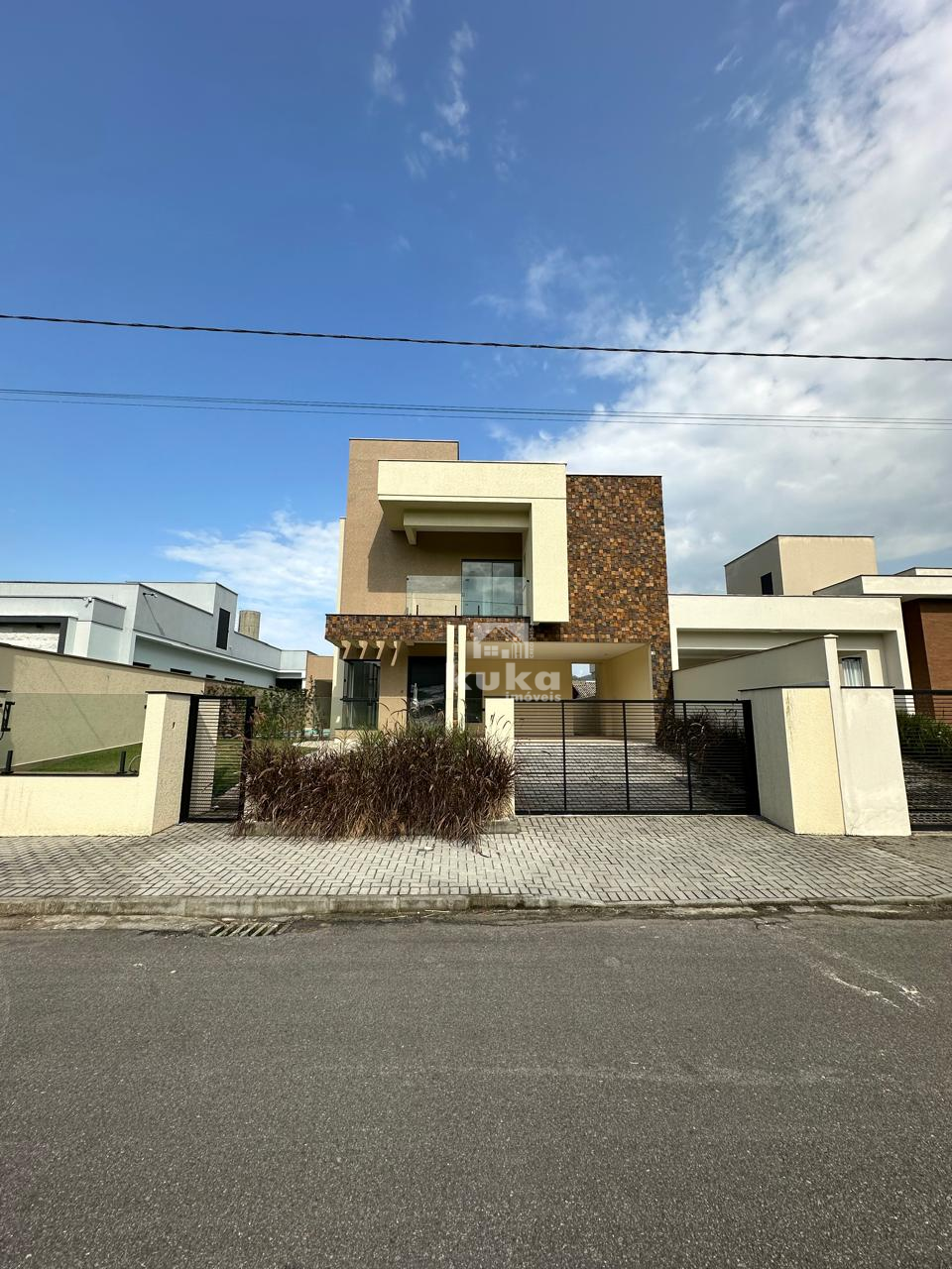 SOBRADO ALTO PADRÃO — foto 3