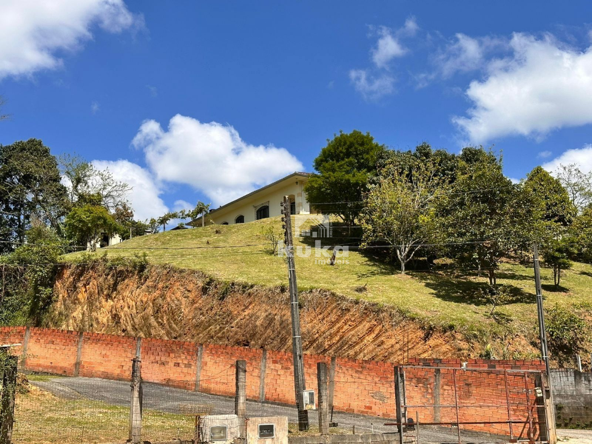 CASA C/ TERRENO AMPLO À VENDA — foto 2