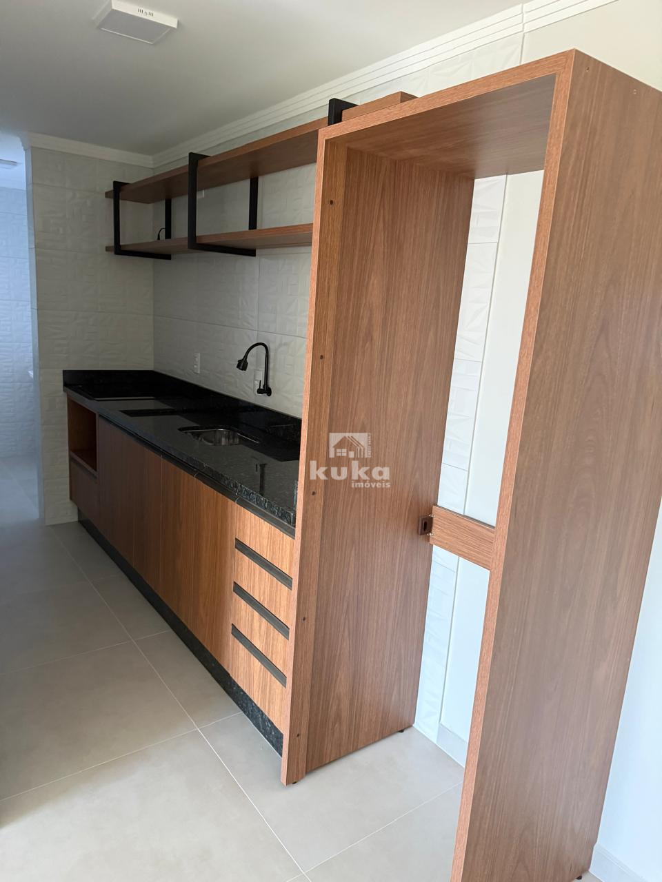 APARTAMENTO SEMIMOBILIADO P/ LOCAÇÃO — foto 2