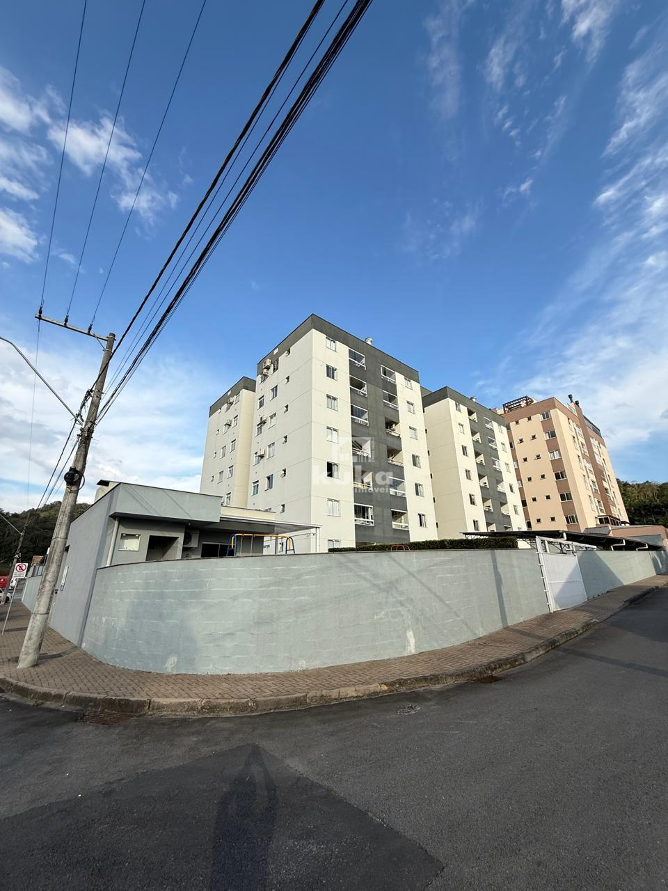 APARTAMENTO SEMIMOBILIADO P/ LOCAÇÃO