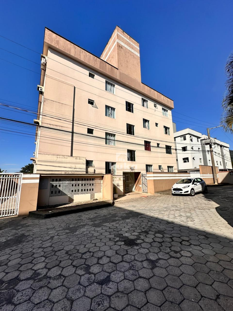 APARTAMENTO À VENDA